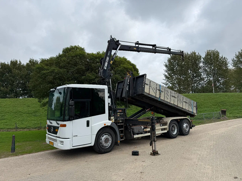 Mercedes-Benz Econic Hiab 220 Hooklift 6x2 - Crane truck: picture 1 Mercedes-Benz Econic Hiab 220 Hooklift 6x2 - Crane truck: picture 1
