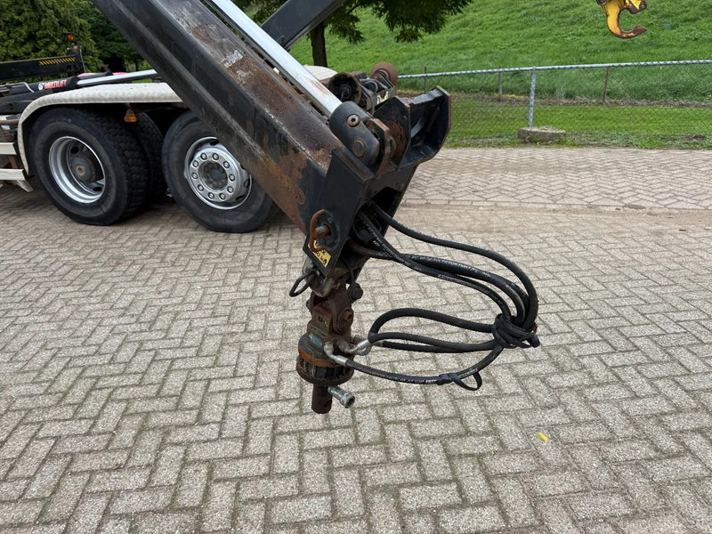 Crane truck Mercedes-Benz Econic Hiab 220-Hooklift-6x2-Remote: picture 7