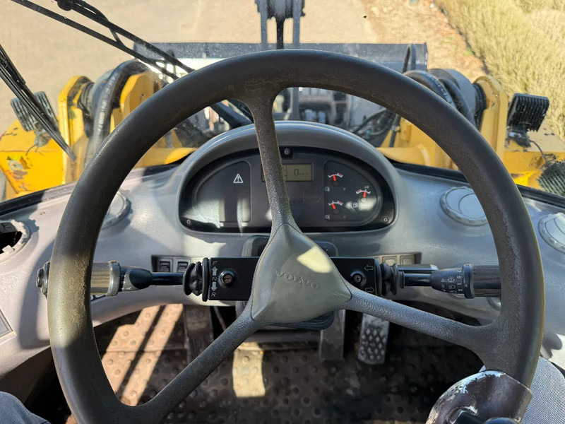 Wheel loader Volvo L70D: picture 19