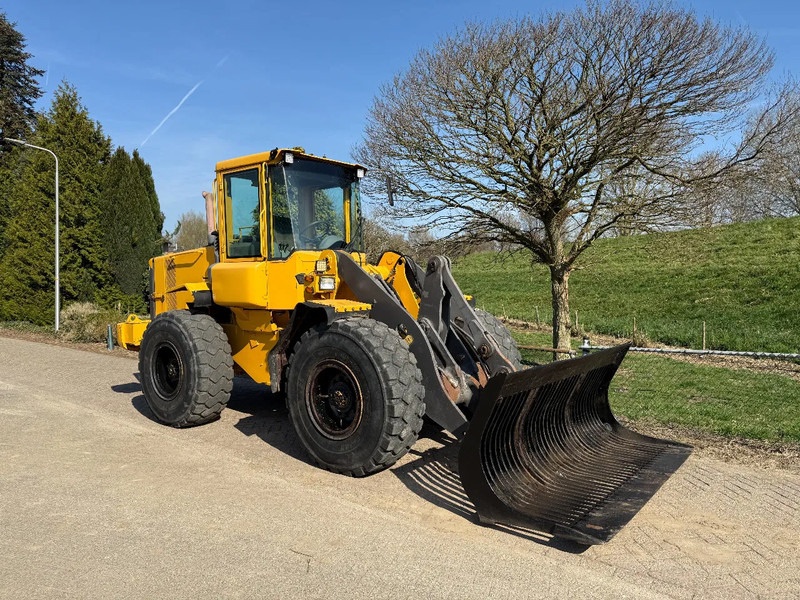 Wheel loader Volvo L70D: picture 8