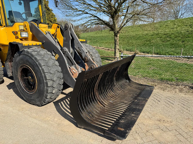 Wheel loader Volvo L70D: picture 9