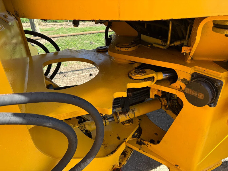 Wheel loader Volvo L70D: picture 16