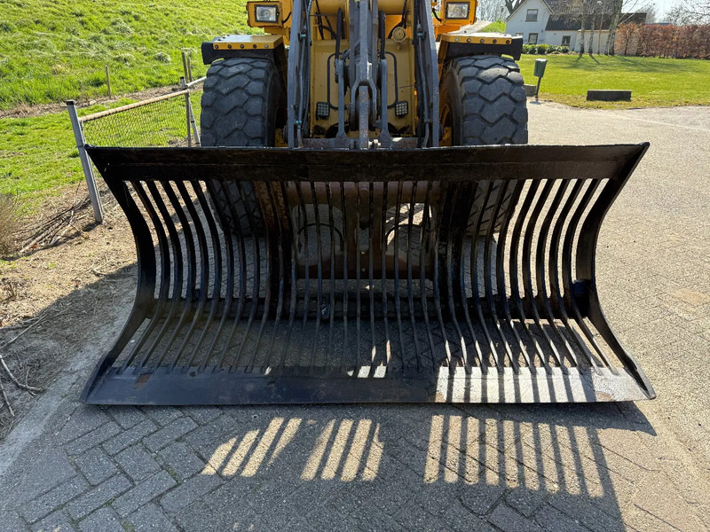 Wheel loader Volvo L70D: picture 11