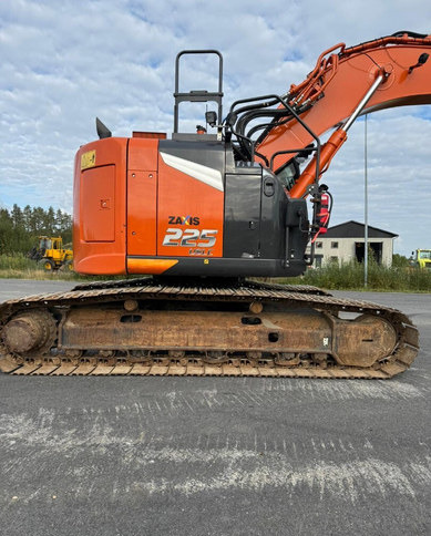 Crawler excavator HitachiZX225USLC-7 + Engcon: picture 9 Crawler excavator HitachiZX225USLC-7 + Engcon: picture 9