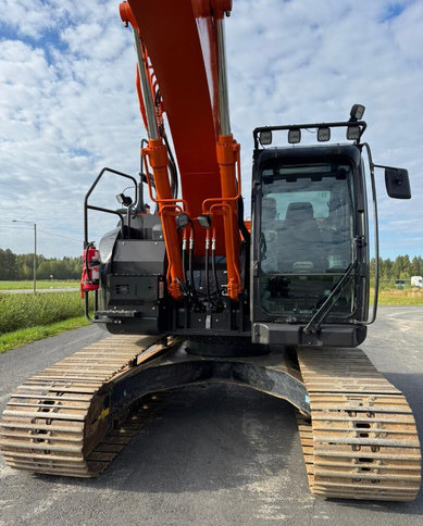 Crawler excavator HitachiZX225USLC-7 + Engcon: picture 10 Crawler excavator HitachiZX225USLC-7 + Engcon: picture 10