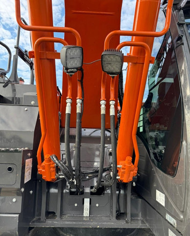 Crawler excavator HitachiZX225USLC-7 + Engcon: picture 12 Crawler excavator HitachiZX225USLC-7 + Engcon: picture 12