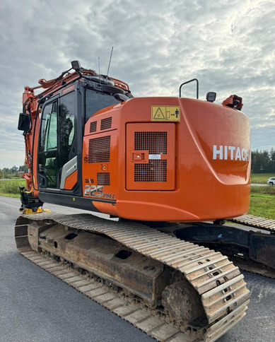 Crawler excavator HitachiZX225USLC-7 + Engcon: picture 6 Crawler excavator HitachiZX225USLC-7 + Engcon: picture 6