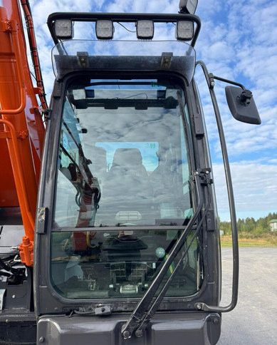 Crawler excavator HitachiZX225USLC-7 + Engcon: picture 13 Crawler excavator HitachiZX225USLC-7 + Engcon: picture 13