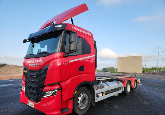Iveco S-Way 6x2 LNG / LBG - Cab chassis truck: picture 1 Iveco S-Way 6x2 LNG / LBG - Cab chassis truck: picture 1