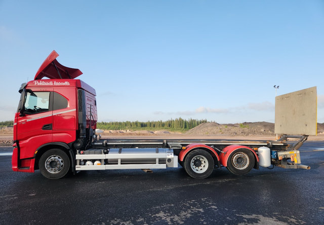 Iveco S-Way 6x2 LNG / LBG - Cab chassis truck: picture 2 Iveco S-Way 6x2 LNG / LBG - Cab chassis truck: picture 2