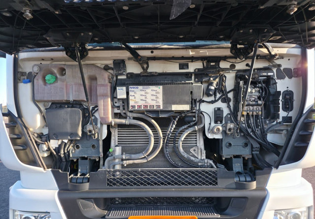 Tractor unit IvecoStralis 460 6x2 LNG/LBG: picture 9