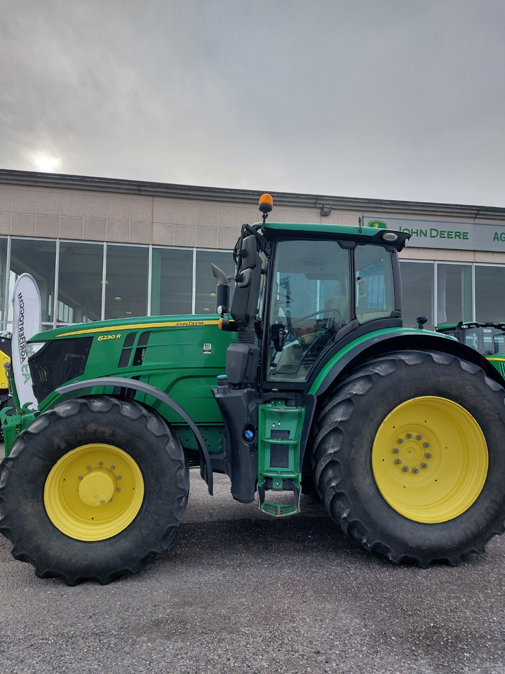 JOHN DEERE 6230R - Farm tractor: picture 3 JOHN DEERE 6230R - Farm tractor: picture 3