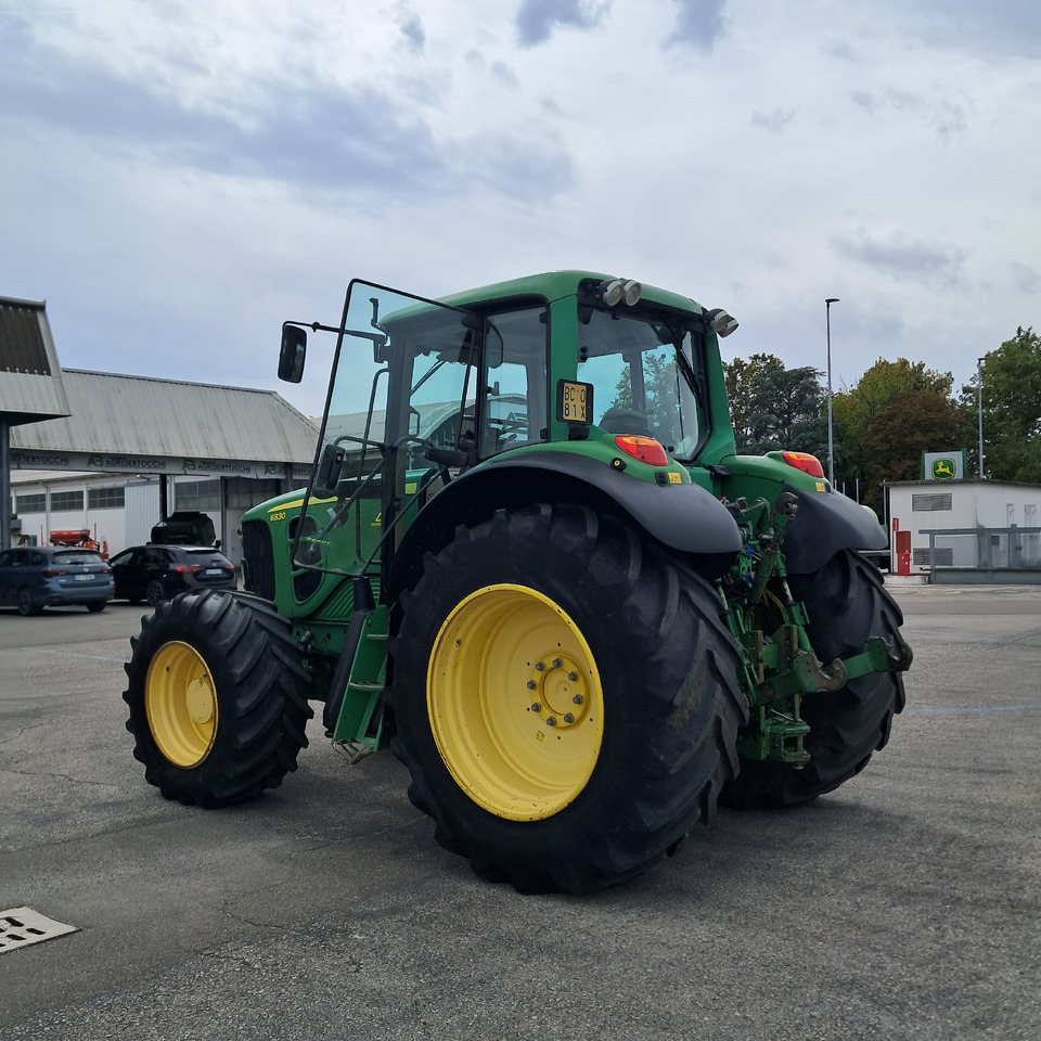 JOHN DEERE 6830 Premium - Farm tractor: picture 2 JOHN DEERE 6830 Premium - Farm tractor: picture 2