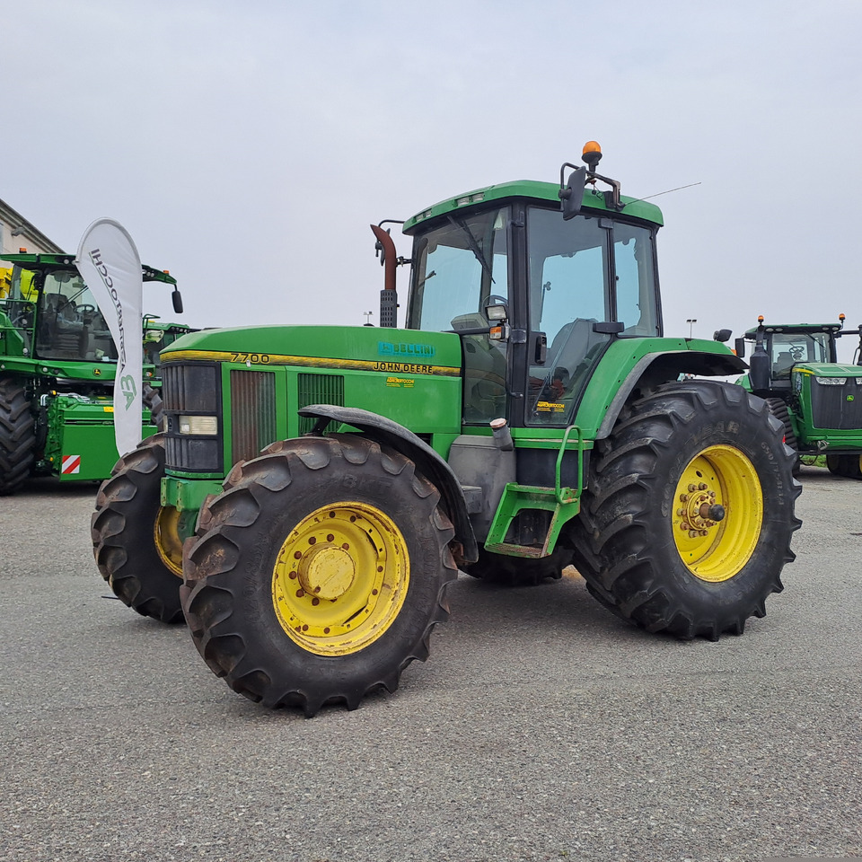 JOHN DEERE 7700 - Farm tractor: picture 1 JOHN DEERE 7700 - Farm tractor: picture 1