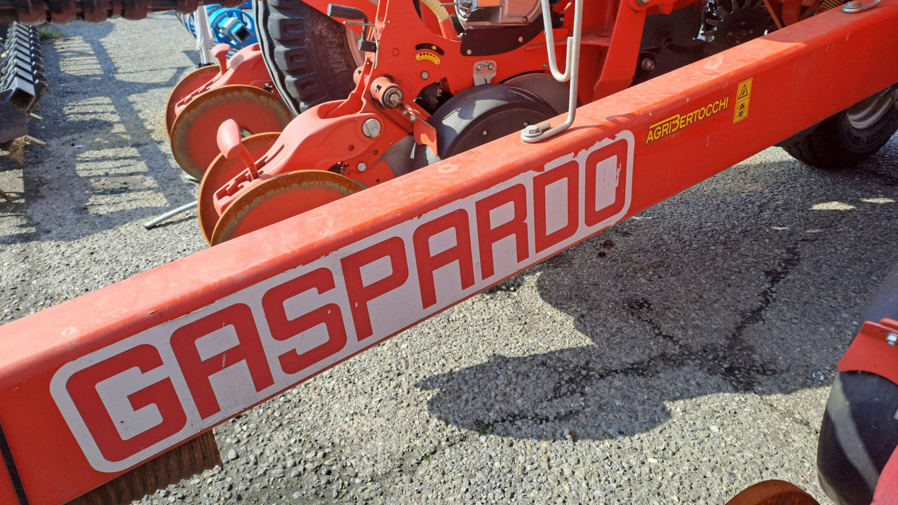 SEMINATRICE DI PRECISIONE GASPARDO RENATA 8 ROWS - Precision seeder: picture 3 SEMINATRICE DI PRECISIONE GASPARDO RENATA 8 ROWS - Precision seeder: picture 3