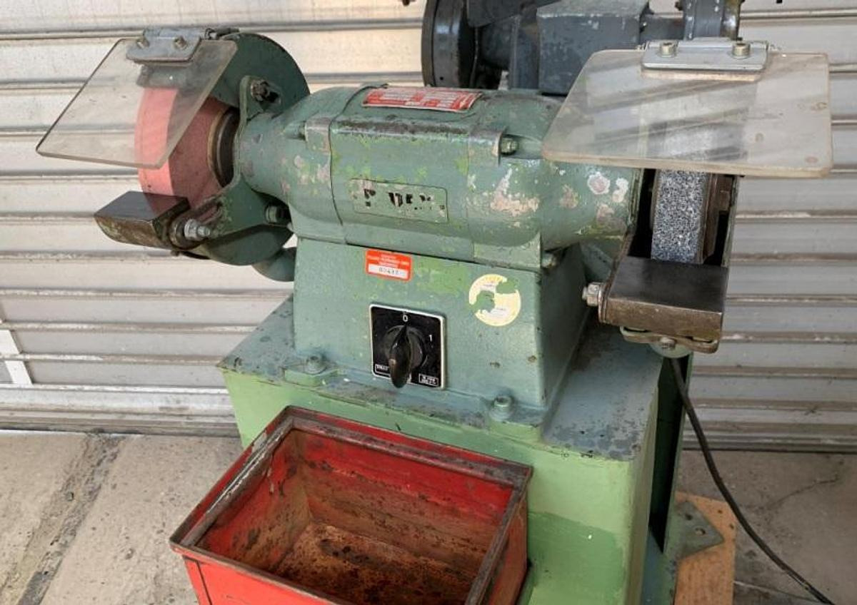 2 Doppelschleifböcke auf gem. Untergestell REMA - Metalworking machinery: picture 2 2 Doppelschleifböcke auf gem. Untergestell REMA - Metalworking machinery: picture 2