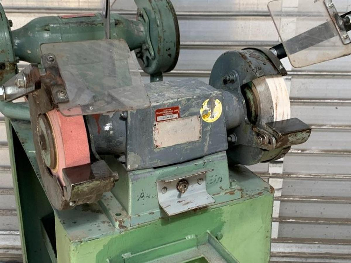 2 Doppelschleifböcke auf gem. Untergestell REMA - Metalworking machinery: picture 3 2 Doppelschleifböcke auf gem. Untergestell REMA - Metalworking machinery: picture 3