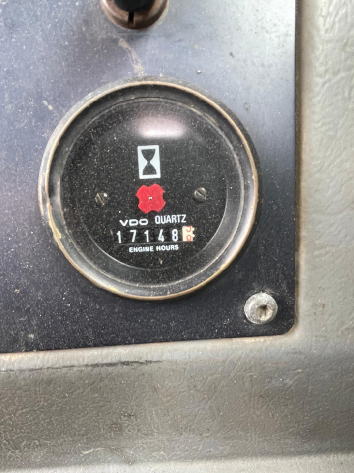 Wheel loader Volvo L120B: picture 7