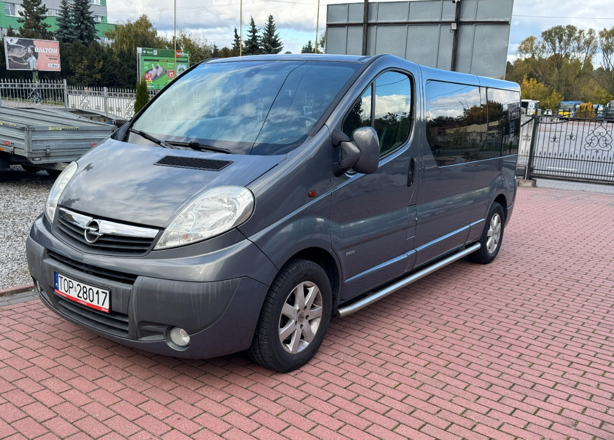Opel Vivaro LONG 2.5 150KM Brygadówka Brygada Bezwypadkowy Super Stan FV23 - Crew cab van: picture 2 Opel Vivaro LONG 2.5 150KM Brygadówka Brygada Bezwypadkowy Super Stan FV23 - Crew cab van: picture 2