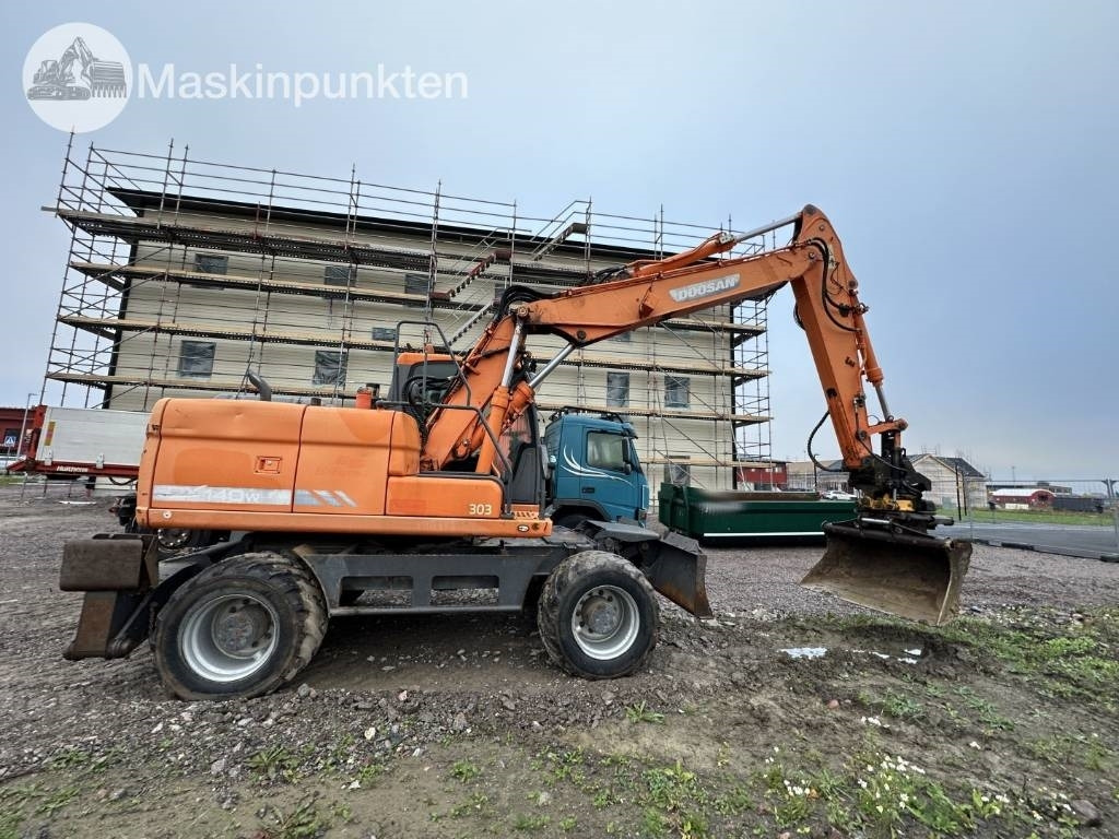 Doosan DX 140 W med vagn och redskap - Wheel excavator: picture 3 Doosan DX 140 W med vagn och redskap - Wheel excavator: picture 3