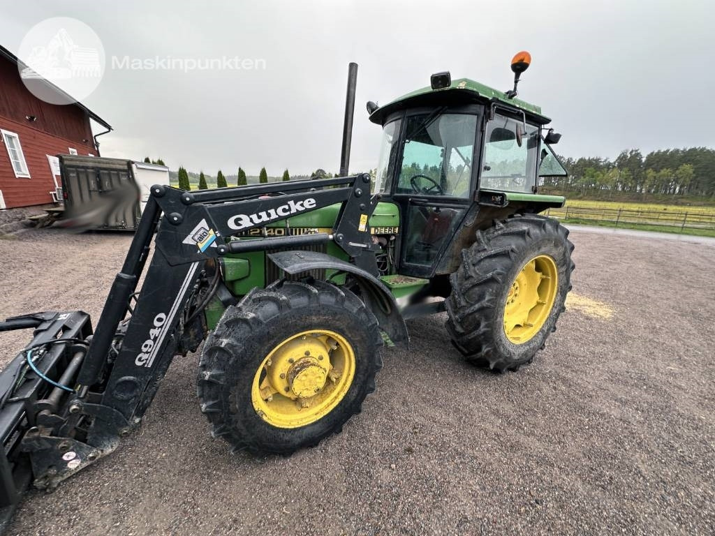 John Deere 2140 - Farm tractor: picture 1 John Deere 2140 - Farm tractor: picture 1