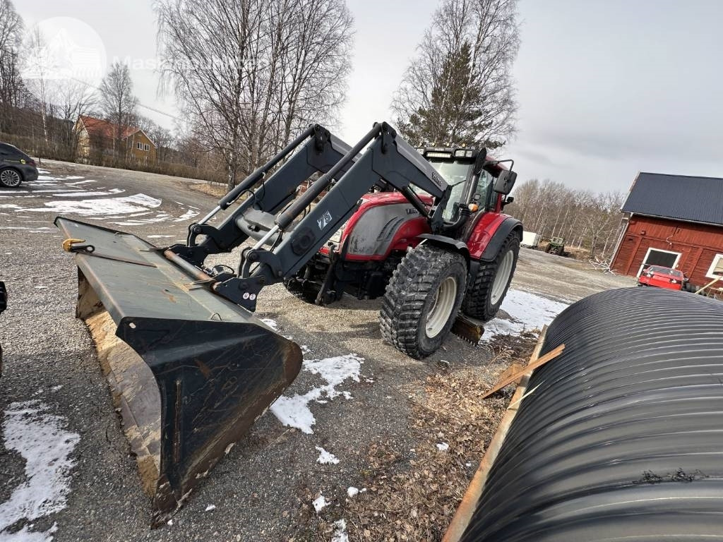 Valtra T 202 - Farm tractor: picture 1 Valtra T 202 - Farm tractor: picture 1