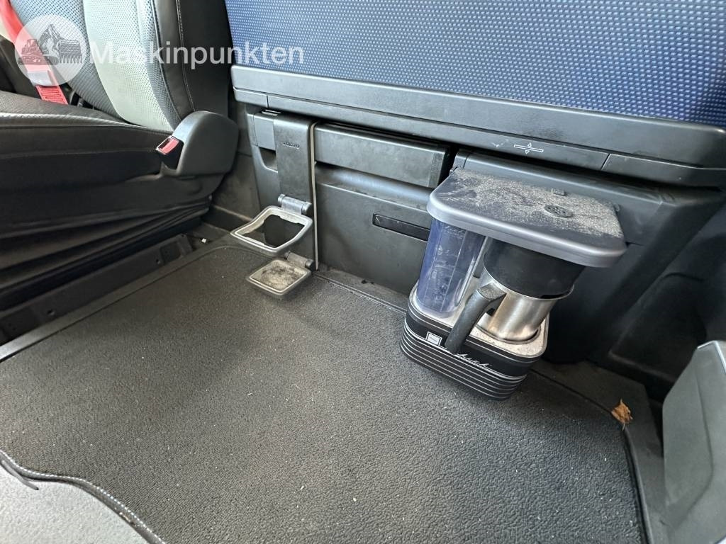 Leasing of Volvo FH 64 R Timmerbil med kran  Volvo FH 64 R Timmerbil med kran: picture 31