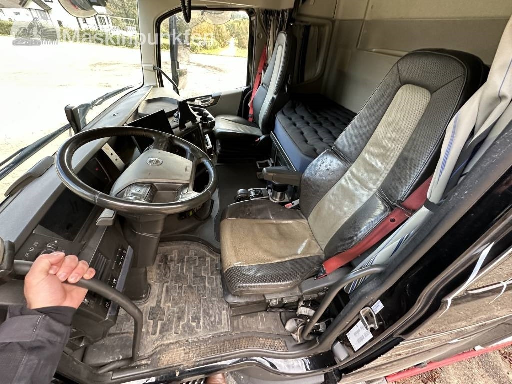 Leasing of Volvo FH 64 R Timmerbil med kran  Volvo FH 64 R Timmerbil med kran: picture 13