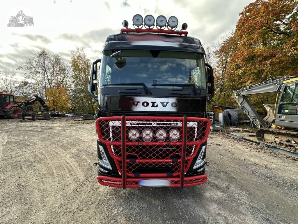 Volvo FH 64 R Timmerbil med kran - Timber truck: picture 2 Volvo FH 64 R Timmerbil med kran - Timber truck: picture 2