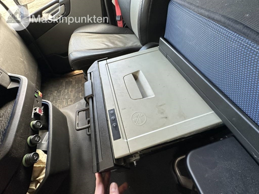 Leasing of Volvo FH 64 R Timmerbil med kran  Volvo FH 64 R Timmerbil med kran: picture 32