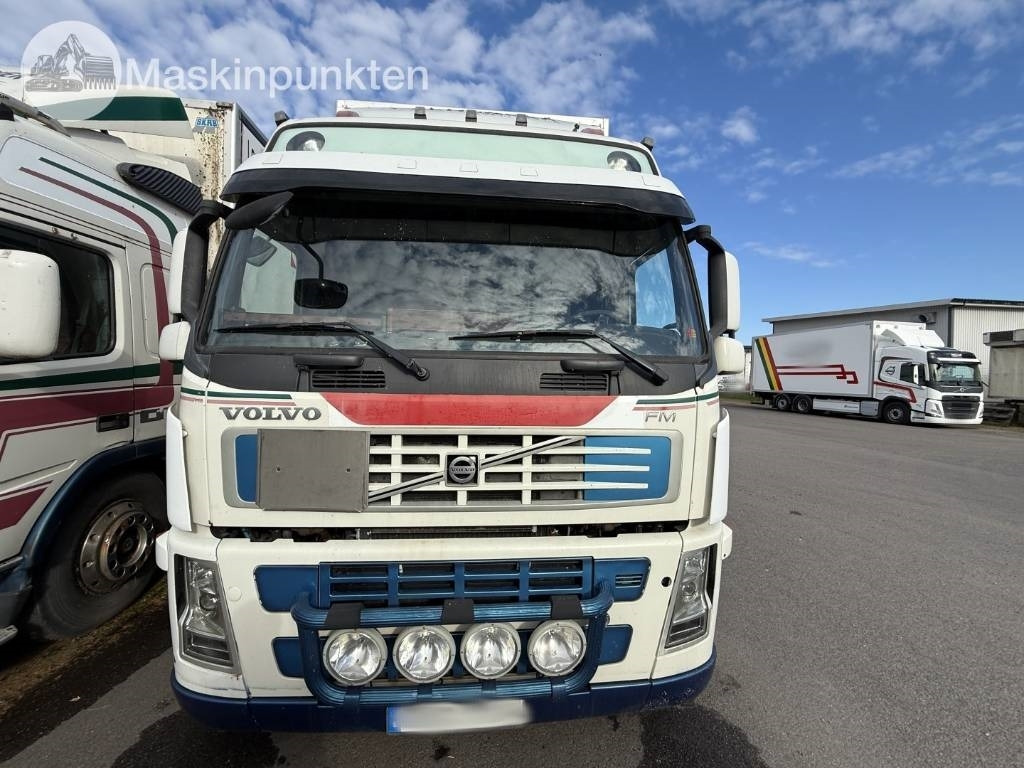 Volvo FM 440  - Box truck: picture 2 Volvo FM 440  - Box truck: picture 2