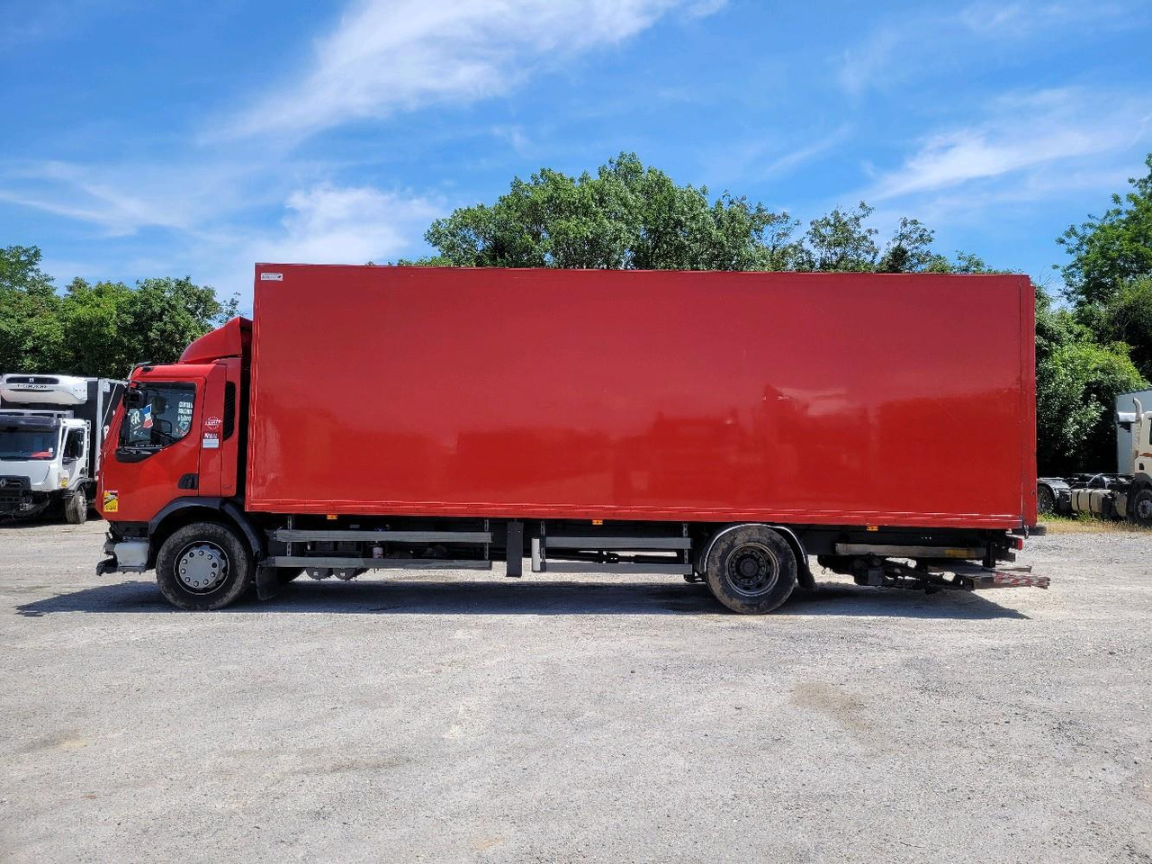 Box truck RENAULT D19 WIDE: picture 8