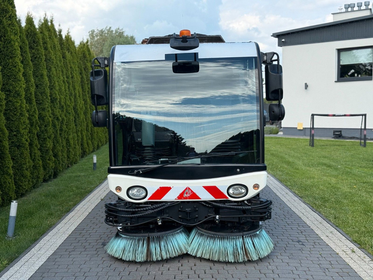 MATHIEU GRAND AZURA MC420 SWEEPER - Road sweeper: picture 2 MATHIEU GRAND AZURA MC420 SWEEPER - Road sweeper: picture 2