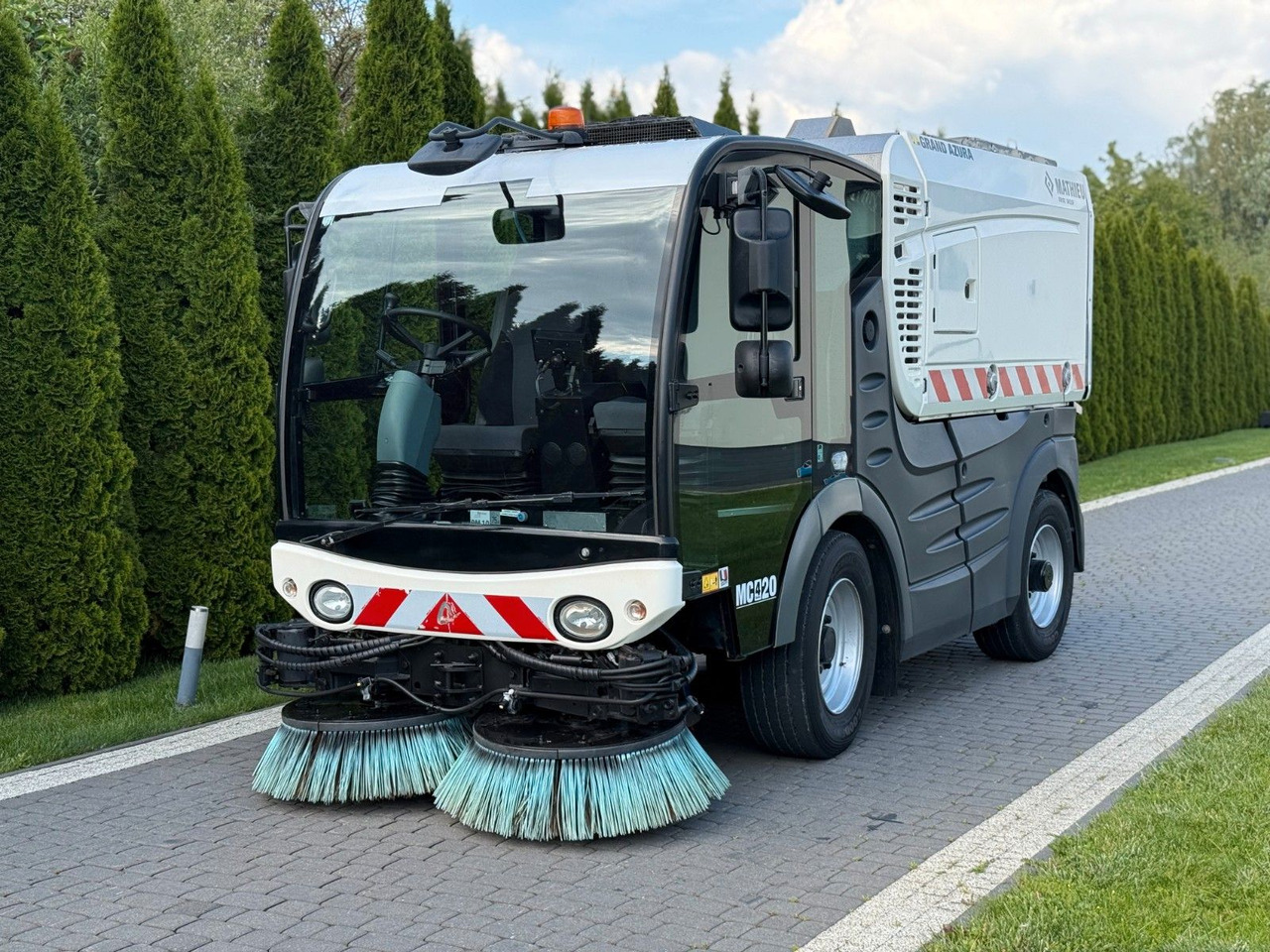 MATHIEU GRAND AZURA MC420 SWEEPER - Road sweeper: picture 1 MATHIEU GRAND AZURA MC420 SWEEPER - Road sweeper: picture 1