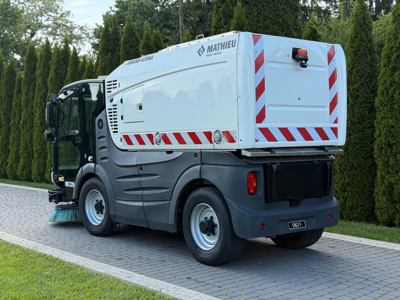 MATHIEU GRAND AZURA MC420 SWEEPER - Road sweeper: picture 4 MATHIEU GRAND AZURA MC420 SWEEPER - Road sweeper: picture 4