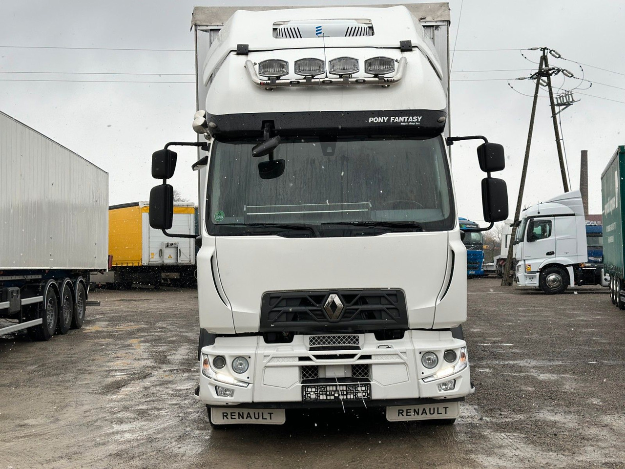 Renault D14 MANUAL AIR CONDITIONIG - Curtain side truck: picture 2 Renault D14 MANUAL AIR CONDITIONIG - Curtain side truck: picture 2