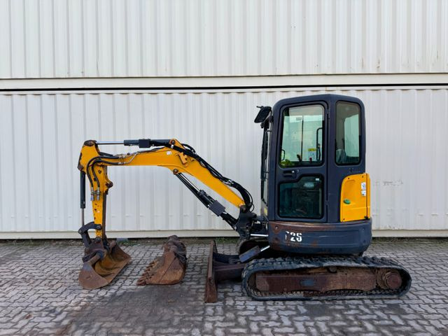 Bobcat E26 / 2016 BJ / 3 x Löffel / 3.905 H - Mini excavator: picture 2 Bobcat E26 / 2016 BJ / 3 x Löffel / 3.905 H - Mini excavator: picture 2