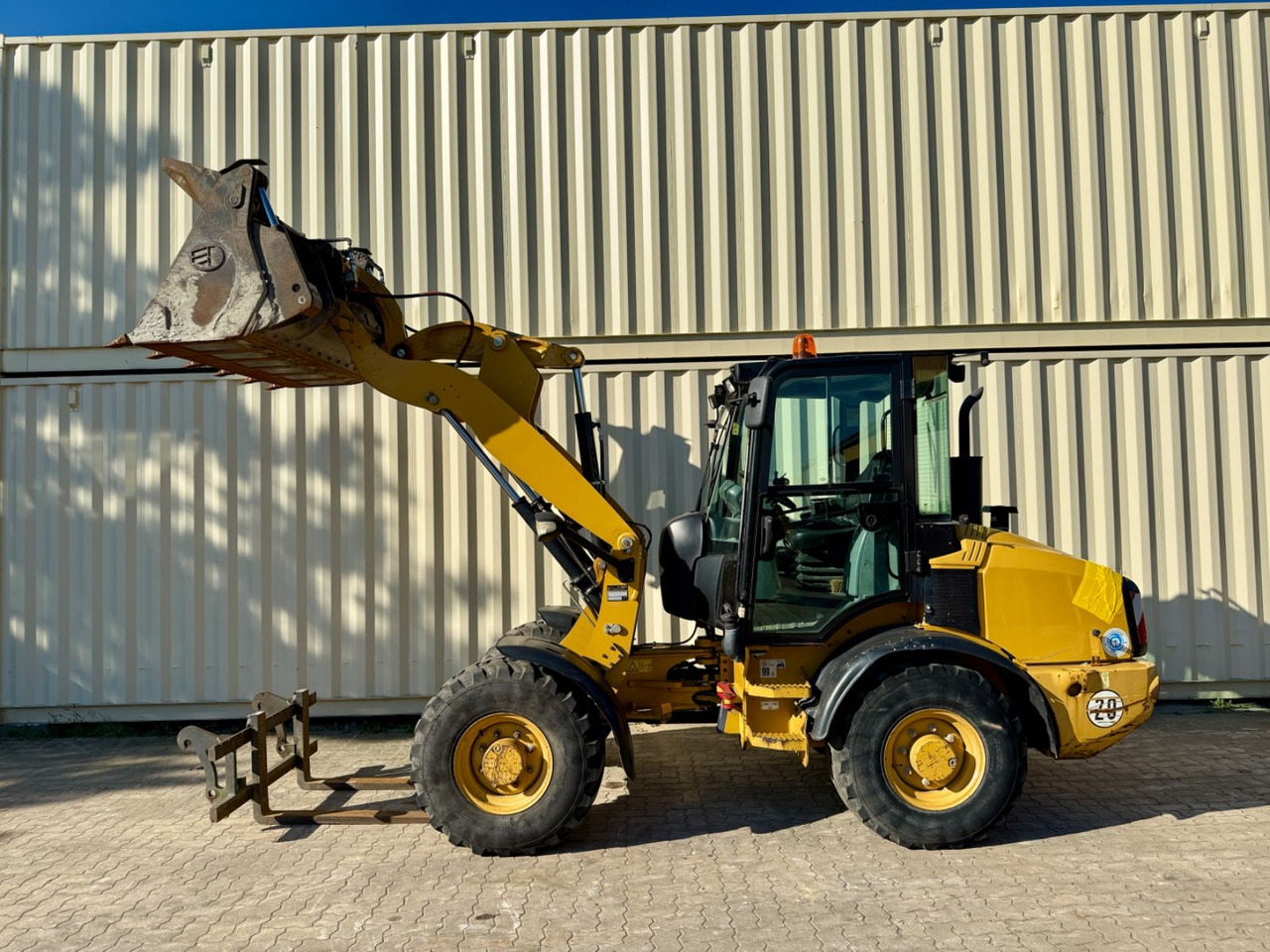CAT 907H2 / 2014 BJ / 6.390 H / Schaufel + Gabel - Wheel loader: picture 4 CAT 907H2 / 2014 BJ / 6.390 H / Schaufel + Gabel - Wheel loader: picture 4