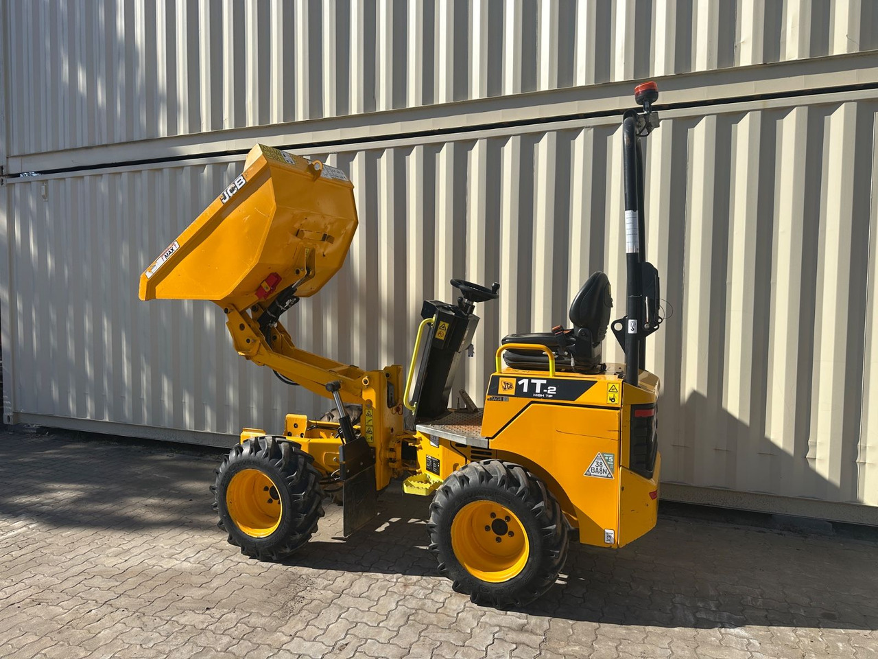 JCB 1T-2 High Tip Dumper, 440 Bh, 1.000 KG - Mini dumper: picture 3 JCB 1T-2 High Tip Dumper, 440 Bh, 1.000 KG - Mini dumper: picture 3