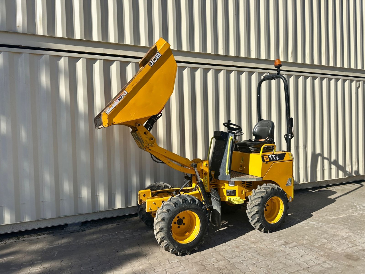 JCB 1T-2 High Tip Dumper, 674 Bh, 1.000 KG - Mini dumper: picture 1 JCB 1T-2 High Tip Dumper, 674 Bh, 1.000 KG - Mini dumper: picture 1