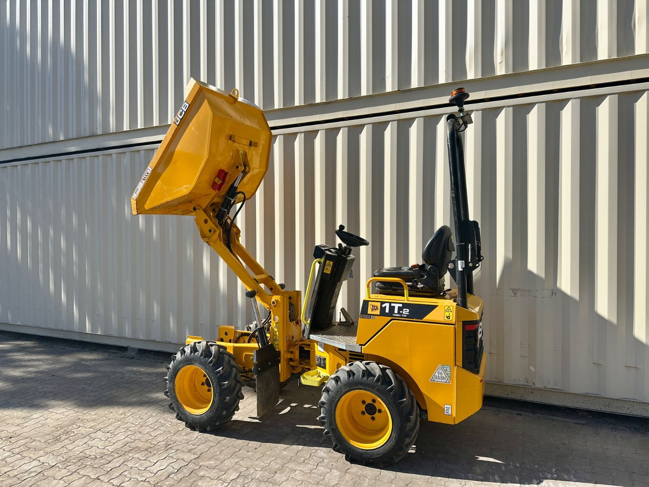 JCB 1T-2 High Tip Dumper, 676 Bh, 1.000 KG - Mini dumper: picture 1 JCB 1T-2 High Tip Dumper, 676 Bh, 1.000 KG - Mini dumper: picture 1