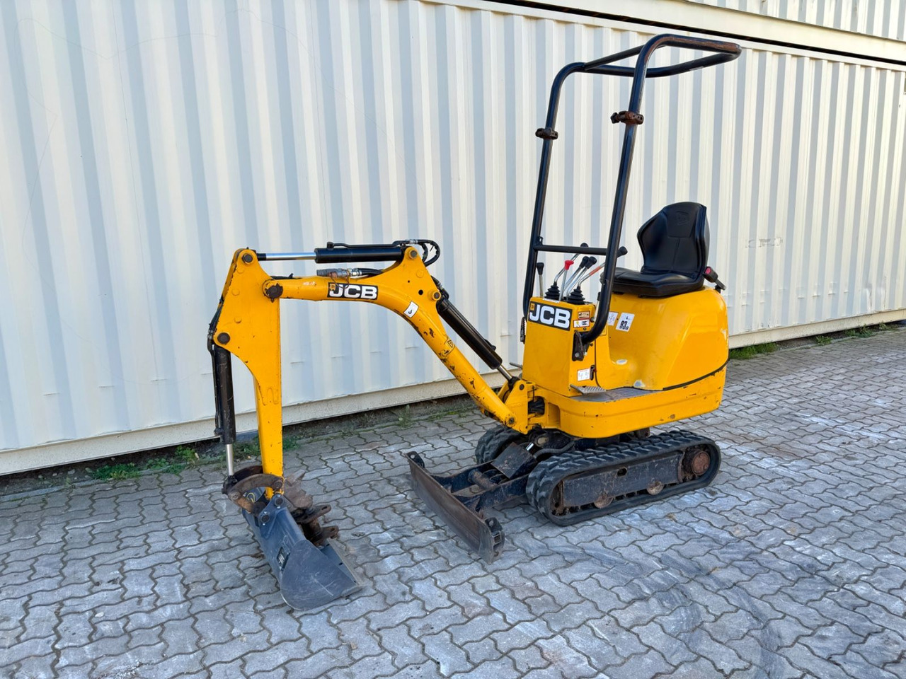 JCB 8008 CTS, 2020 BJ, 576 BH, 2 x Löffel - Mini excavator: picture 1 JCB 8008 CTS, 2020 BJ, 576 BH, 2 x Löffel - Mini excavator: picture 1