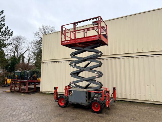Skyjack SJ6832RT 4x4 Diesel, 11.8 Meter, 1.322 H - Scissor lift: picture 3 Skyjack SJ6832RT 4x4 Diesel, 11.8 Meter, 1.322 H - Scissor lift: picture 3