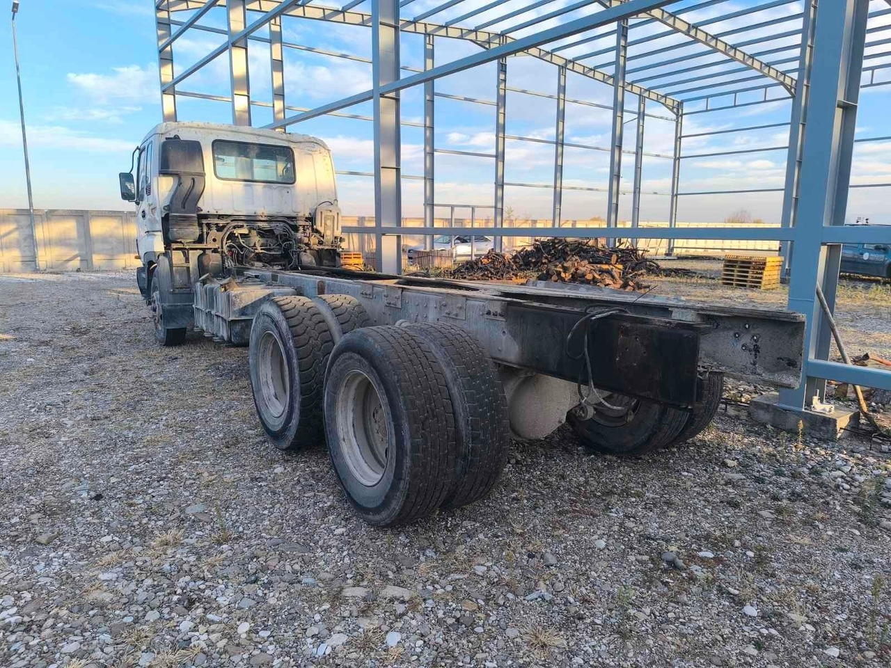 Isuzu 2.8 CXZ 81 - Cab chassis truck: picture 4 Isuzu 2.8 CXZ 81 - Cab chassis truck: picture 4