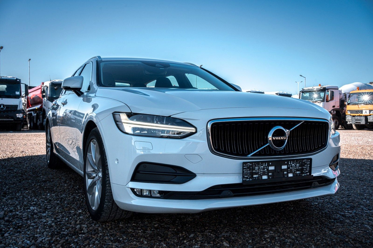 Volvo V90 D4 Momentum 2.0D - Estate car: picture 4 Volvo V90 D4 Momentum 2.0D - Estate car: picture 4