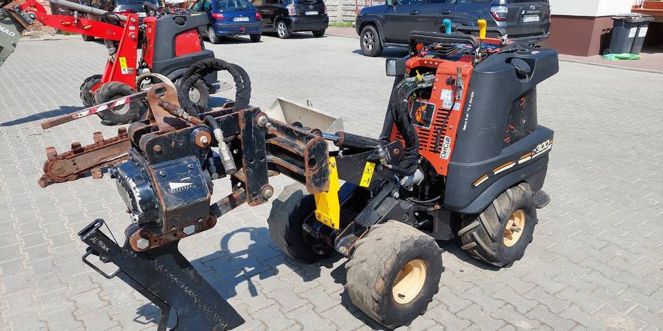 Ditch Witch R300 koparka łańcuchowa pługoukładacz - Trencher: picture 1 Ditch Witch R300 koparka łańcuchowa pługoukładacz - Trencher: picture 1