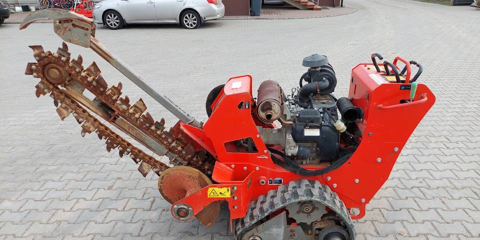 Koparka łańcuchowa Ditch Witch C24X 24 KM Honda - Trencher: picture 1 Koparka łańcuchowa Ditch Witch C24X 24 KM Honda - Trencher: picture 1