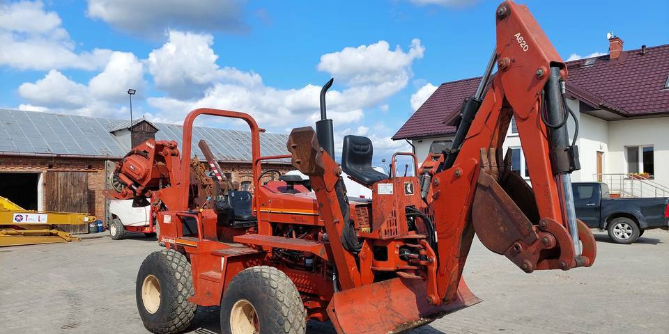 Koparka łańcuchowa pługoukładacz Ditch Witch 8020 Combo - Trencher: picture 2 Koparka łańcuchowa pługoukładacz Ditch Witch 8020 Combo - Trencher: picture 2