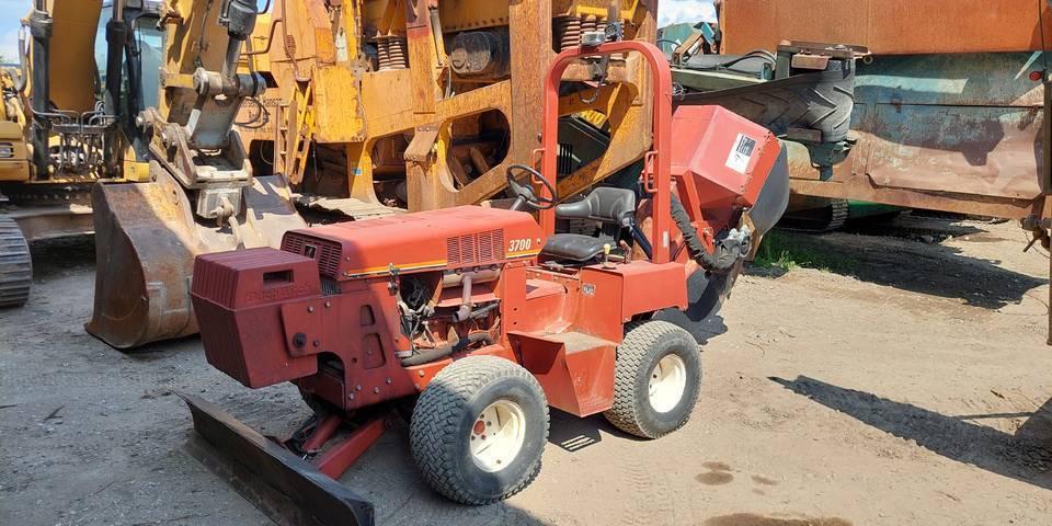 Koparka tarczowa Ditch Witch 3700DD łańcuchowa - Trencher: picture 2 Koparka tarczowa Ditch Witch 3700DD łańcuchowa - Trencher: picture 2