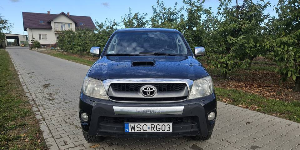 Toyota Hilux 3.0 SR5 automat 4x4 - Pickup truck: picture 2 Toyota Hilux 3.0 SR5 automat 4x4 - Pickup truck: picture 2